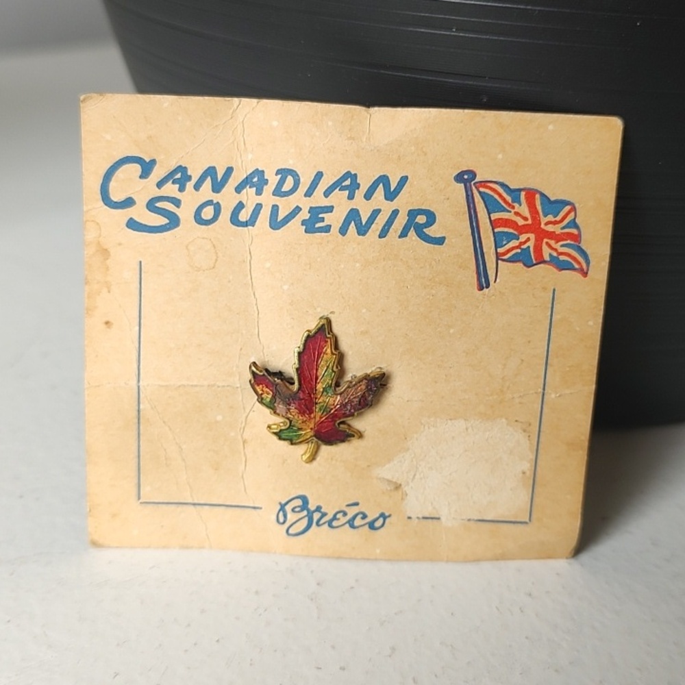 Vintage Canadian Souvenir Maple Leaf Pin
